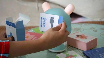 跟米小兔玩成語接龍,能贏了它我給你兒童節禮物