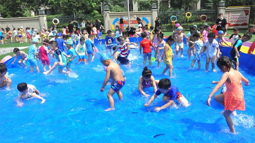 開封市社會救助協(xié)會組織愛心企業(yè)到教育悅都幼兒園獻(xiàn)愛心